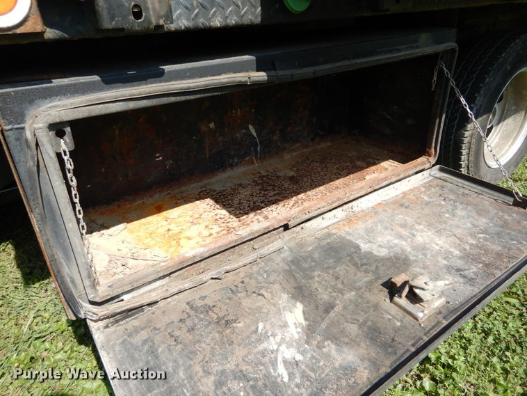 image for item DH2058 2009 GMC Sierra 3500HD flatbed pickup truck