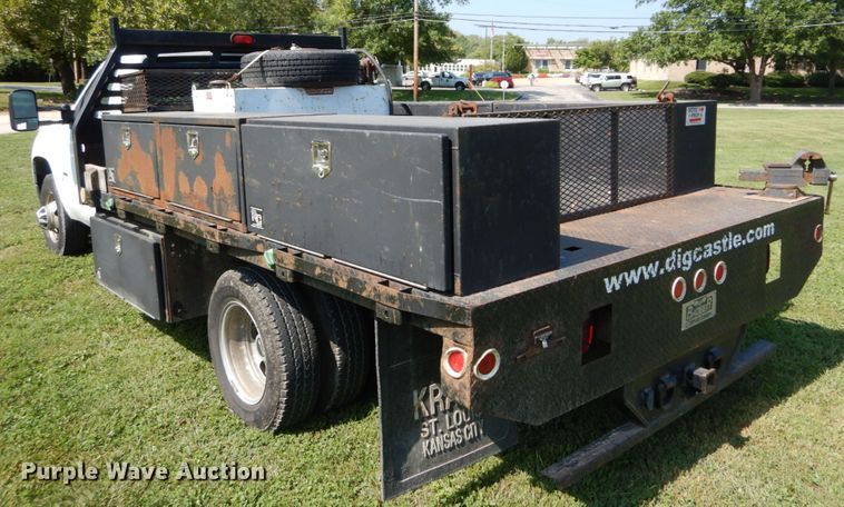 image for item DH2058 2009 GMC Sierra 3500HD flatbed pickup truck