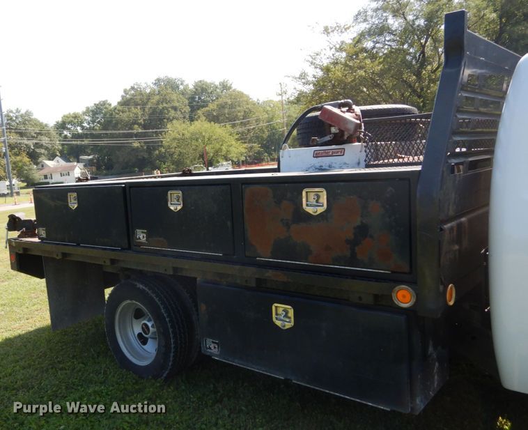 image for item DH2058 2009 GMC Sierra 3500HD flatbed pickup truck