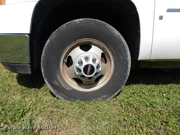 image for item DH2058 2009 GMC Sierra 3500HD flatbed pickup truck