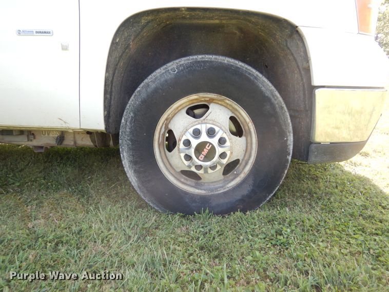 image for item DH2058 2009 GMC Sierra 3500HD flatbed pickup truck