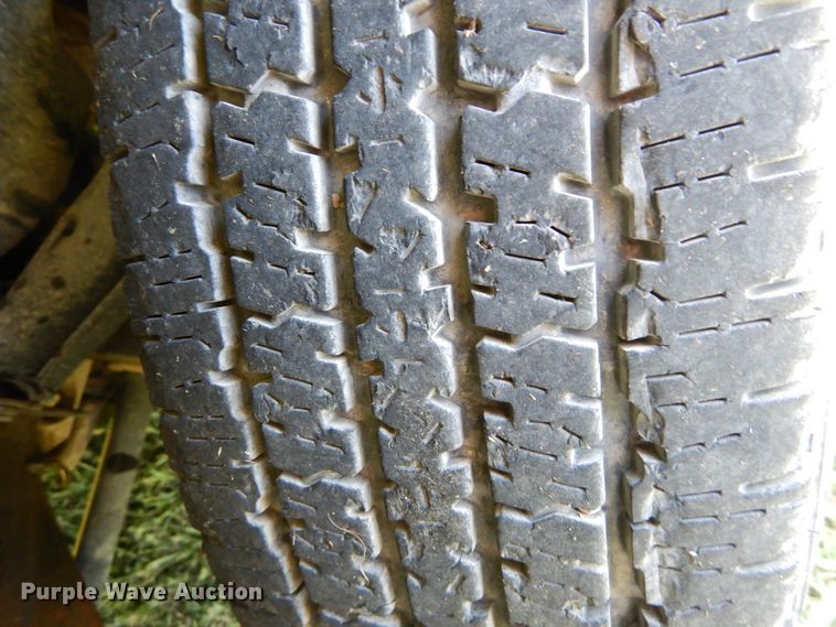 image for item DH2058 2009 GMC Sierra 3500HD flatbed pickup truck