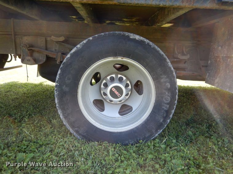 image for item DH2058 2009 GMC Sierra 3500HD flatbed pickup truck