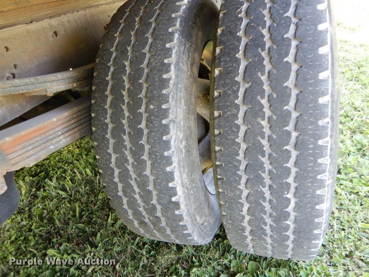 image for item DH2058 2009 GMC Sierra 3500HD flatbed pickup truck