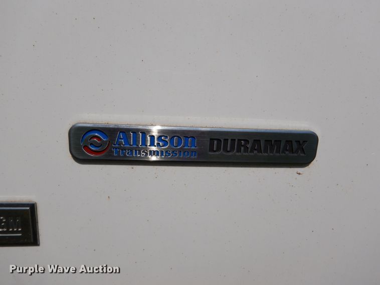 image for item DH2058 2009 GMC Sierra 3500HD flatbed pickup truck