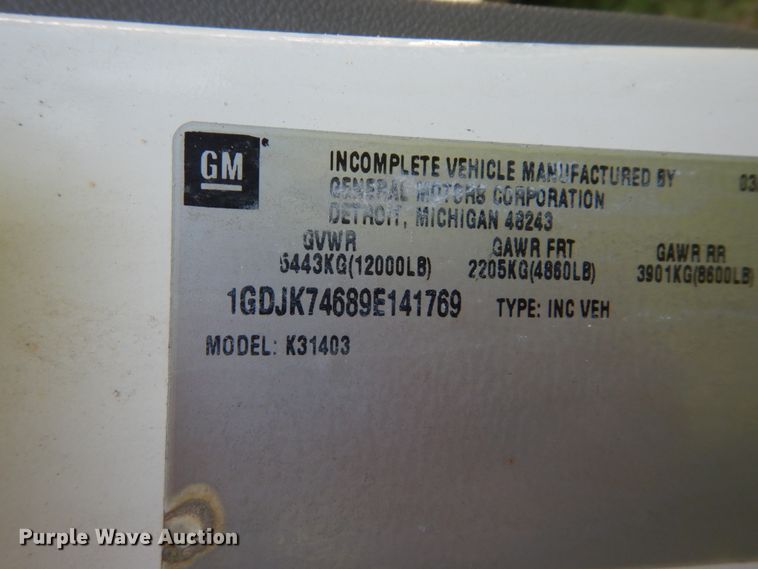 image for item DH2058 2009 GMC Sierra 3500HD flatbed pickup truck