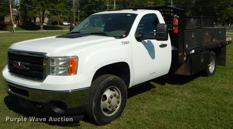 image for item DH2063 2012 GMC Sierra 3500HD flatbed pickup truck