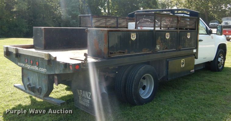 image for item DH2063 2012 GMC Sierra 3500HD flatbed pickup truck