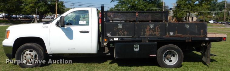 image for item DH2063 2012 GMC Sierra 3500HD flatbed pickup truck