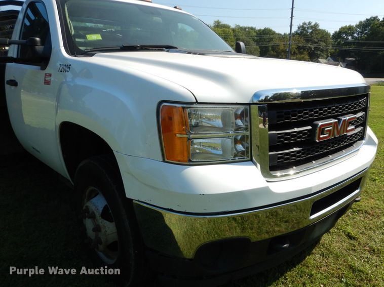 image for item DH2063 2012 GMC Sierra 3500HD flatbed pickup truck