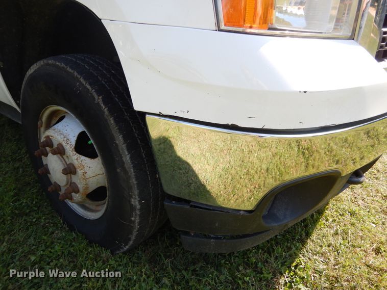 image for item DH2063 2012 GMC Sierra 3500HD flatbed pickup truck