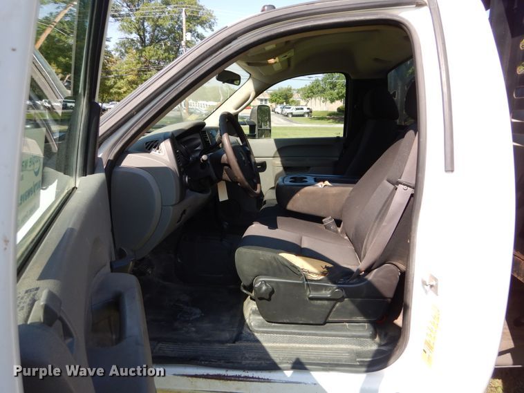 image for item DH2063 2012 GMC Sierra 3500HD flatbed pickup truck