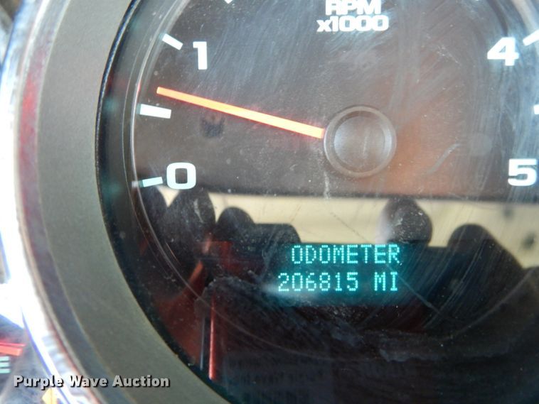 image for item DH2063 2012 GMC Sierra 3500HD flatbed pickup truck