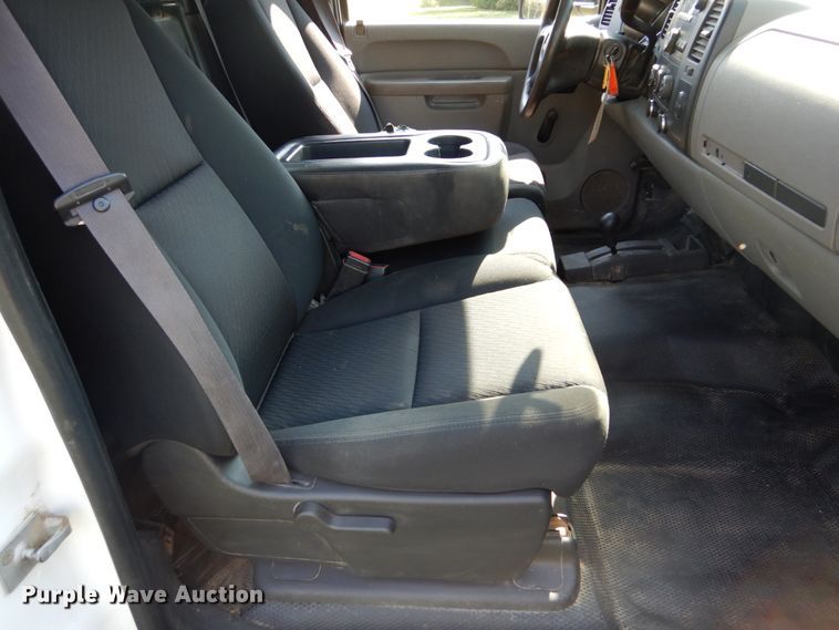 image for item DH2063 2012 GMC Sierra 3500HD flatbed pickup truck