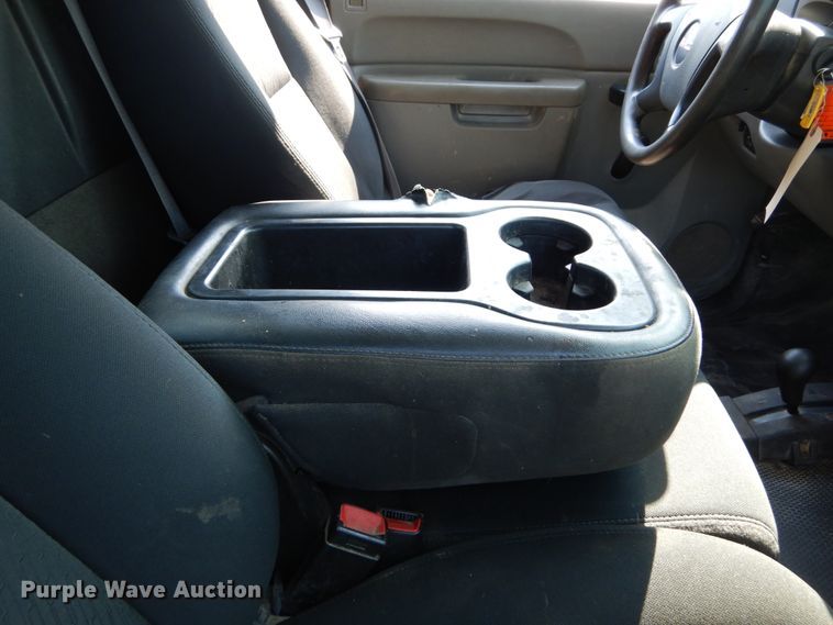 image for item DH2063 2012 GMC Sierra 3500HD flatbed pickup truck