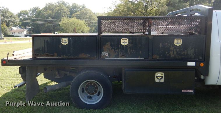 image for item DH2063 2012 GMC Sierra 3500HD flatbed pickup truck