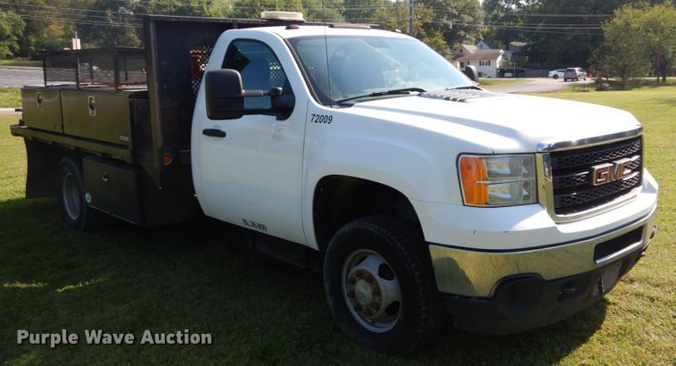 image for item DH2064 2012 GMC Sierra 3500HD flatbed pickup truck