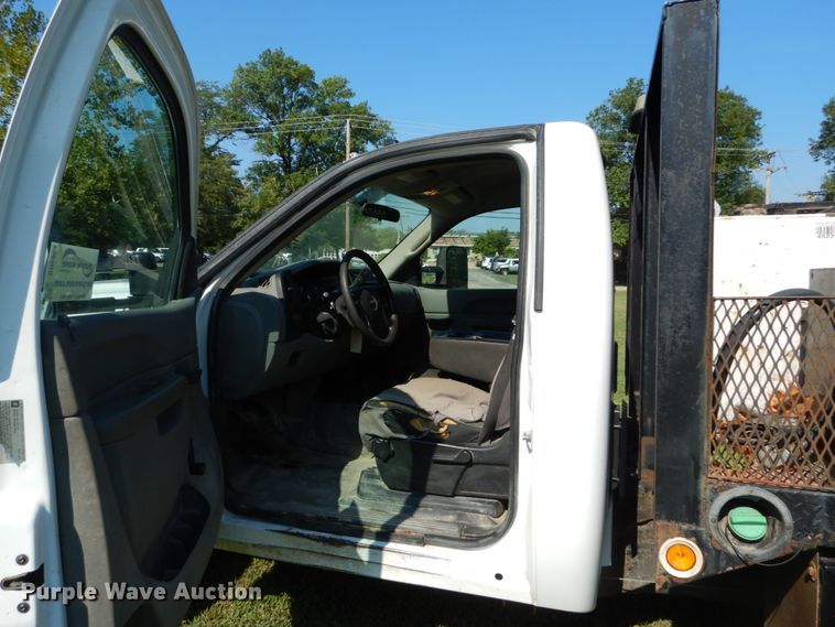 image for item DH2064 2012 GMC Sierra 3500HD flatbed pickup truck