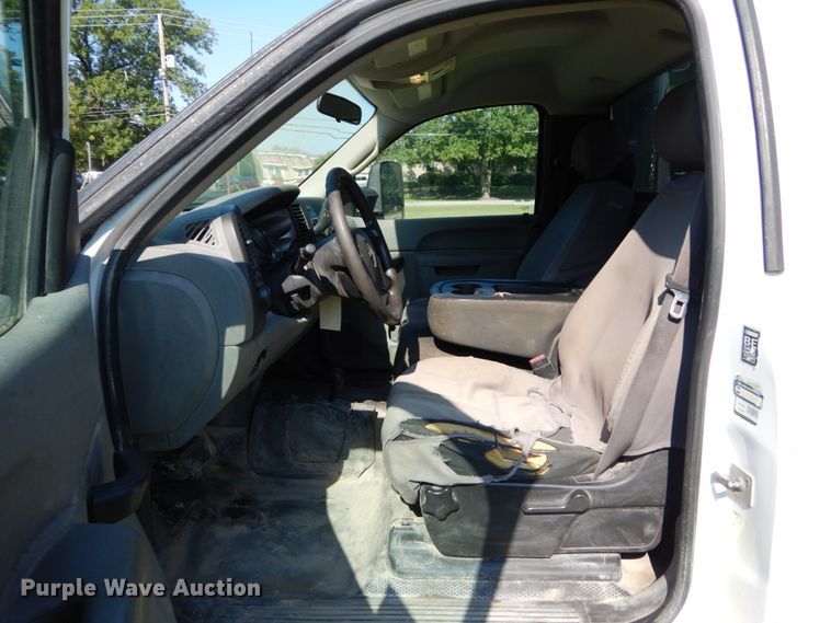 image for item DH2064 2012 GMC Sierra 3500HD flatbed pickup truck