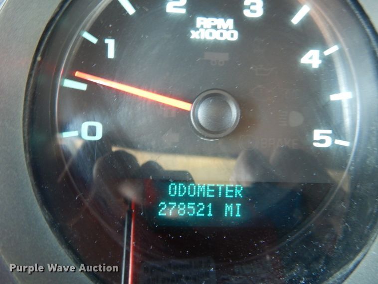 image for item DH2064 2012 GMC Sierra 3500HD flatbed pickup truck