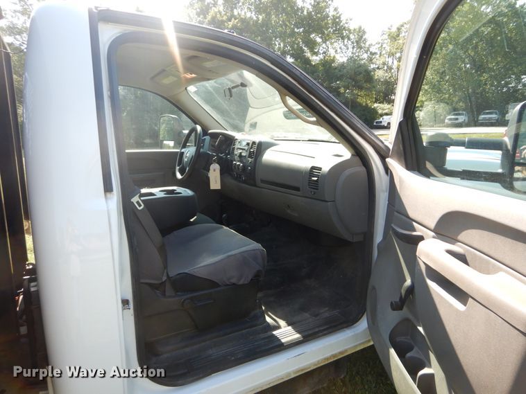 image for item DH2064 2012 GMC Sierra 3500HD flatbed pickup truck