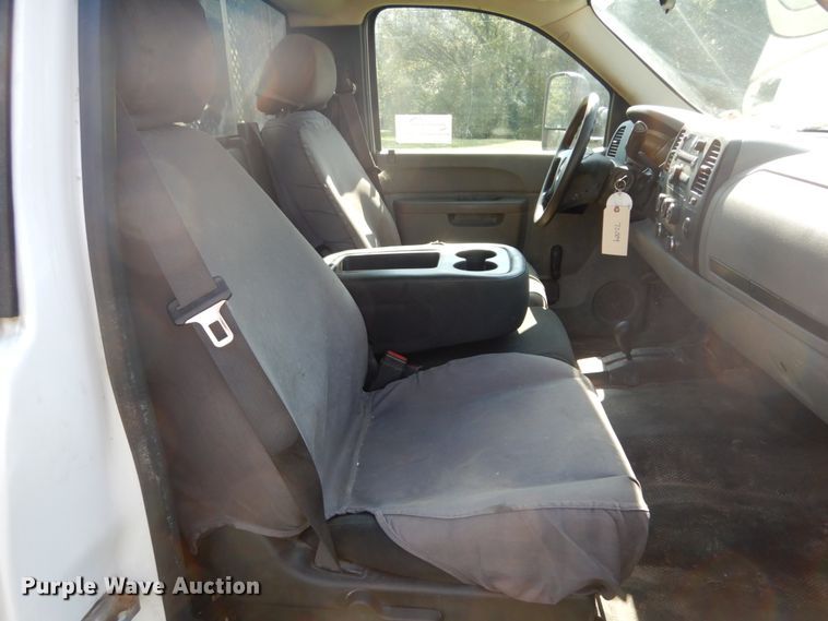 image for item DH2064 2012 GMC Sierra 3500HD flatbed pickup truck