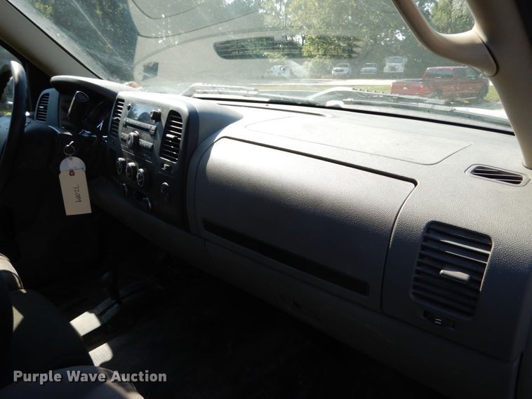 image for item DH2064 2012 GMC Sierra 3500HD flatbed pickup truck