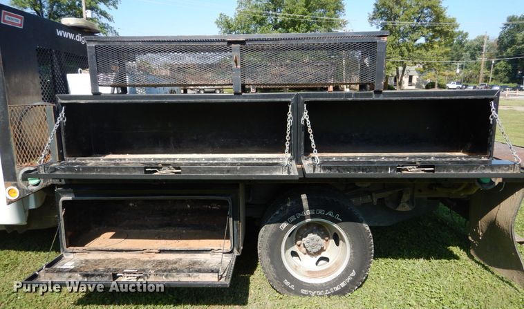 image for item DH2064 2012 GMC Sierra 3500HD flatbed pickup truck