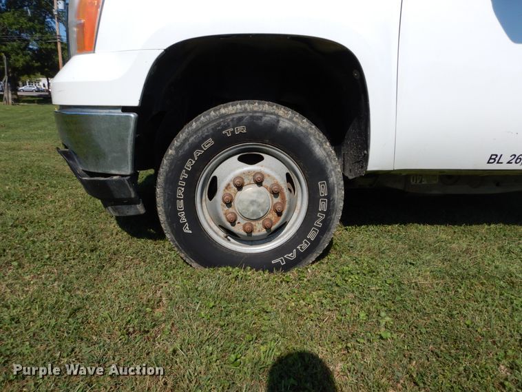 image for item DH2064 2012 GMC Sierra 3500HD flatbed pickup truck