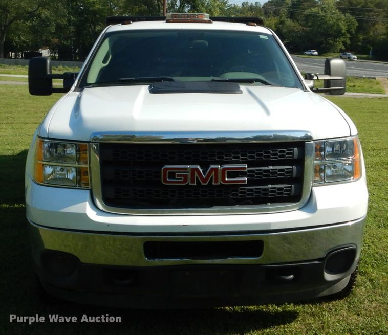 image for item DH2065 2012 GMC Sierra 3500HD flatbed pickup truck