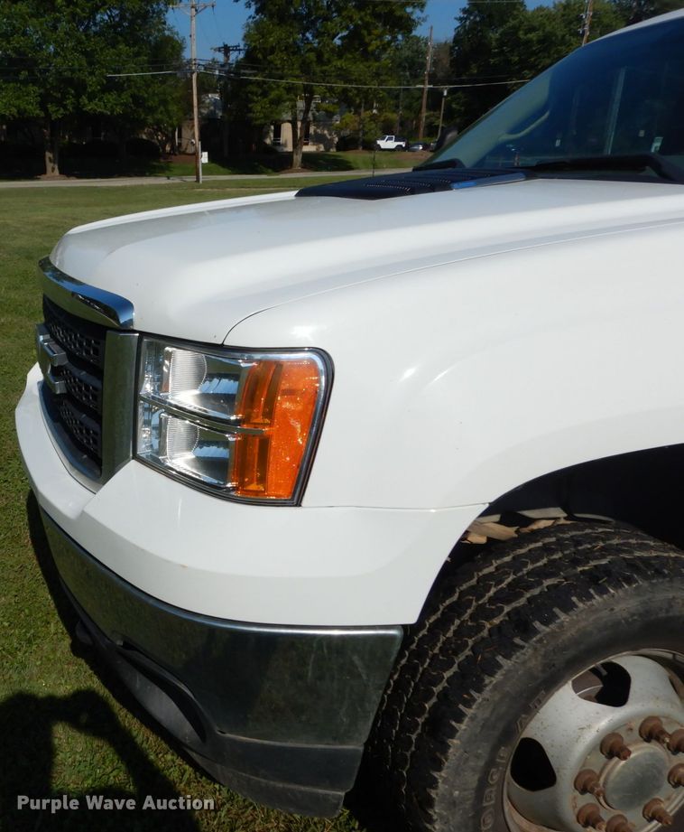 image for item DH2065 2012 GMC Sierra 3500HD flatbed pickup truck