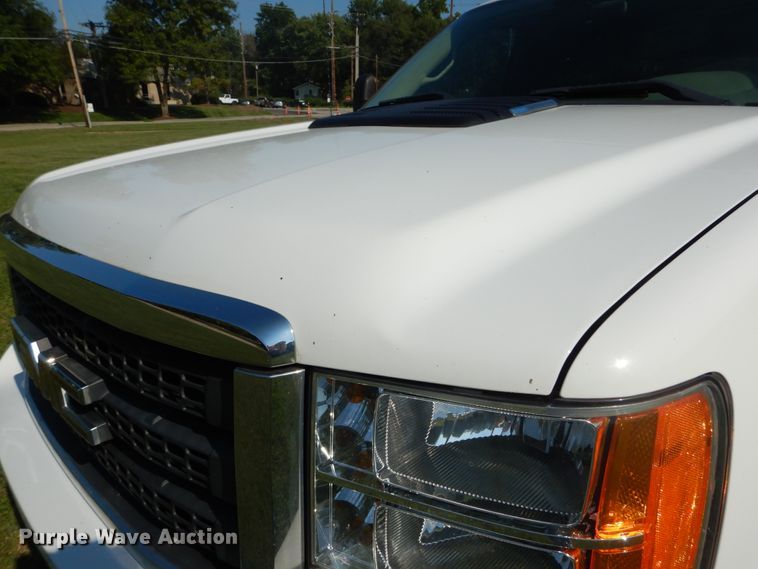 image for item DH2065 2012 GMC Sierra 3500HD flatbed pickup truck