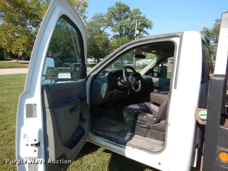 image for item DH2065 2012 GMC Sierra 3500HD flatbed pickup truck