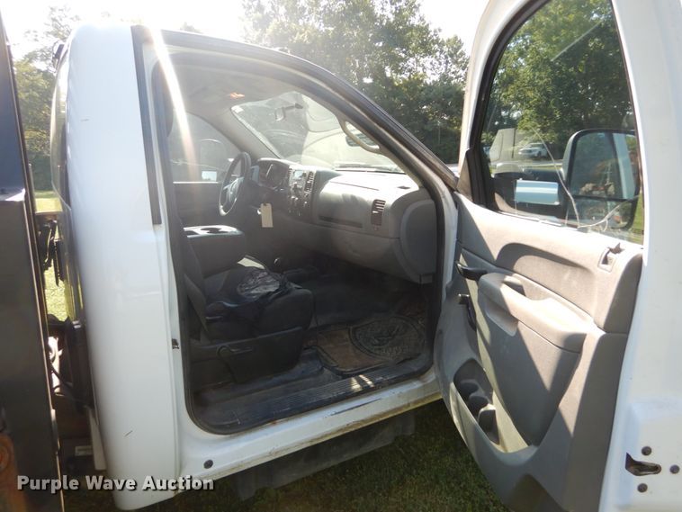 image for item DH2065 2012 GMC Sierra 3500HD flatbed pickup truck