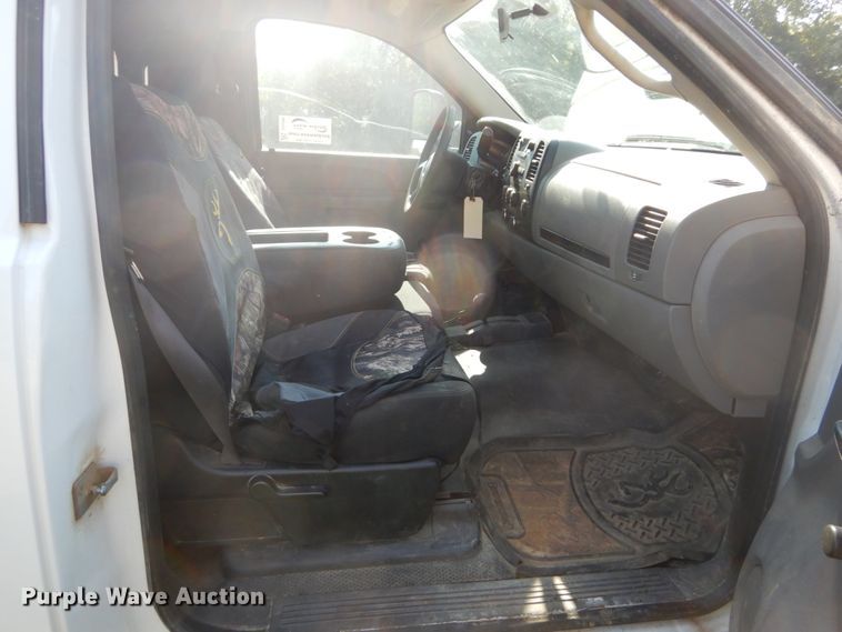 image for item DH2065 2012 GMC Sierra 3500HD flatbed pickup truck