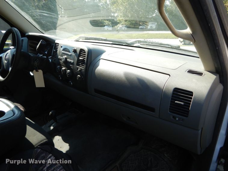 image for item DH2065 2012 GMC Sierra 3500HD flatbed pickup truck