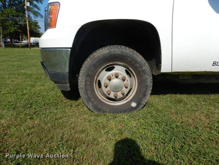 image for item DH2065 2012 GMC Sierra 3500HD flatbed pickup truck