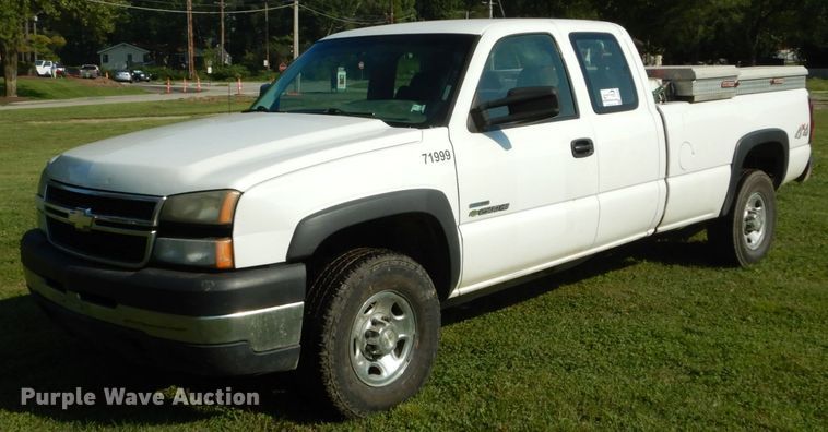 image for item DH2066 2007 Chevrolet Silverado 2500HD Ext. Cab pickup truck