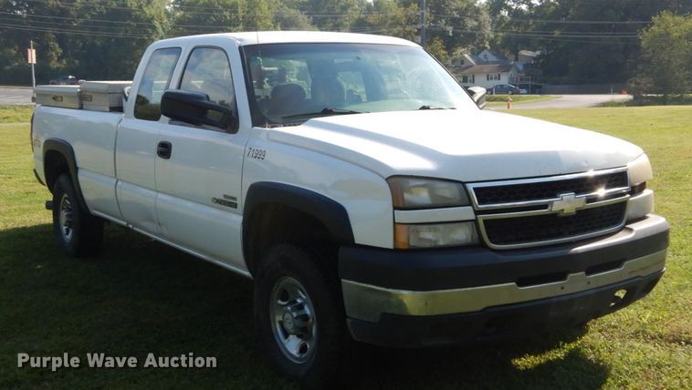 image for item DH2066 2007 Chevrolet Silverado 2500HD Ext. Cab pickup truck