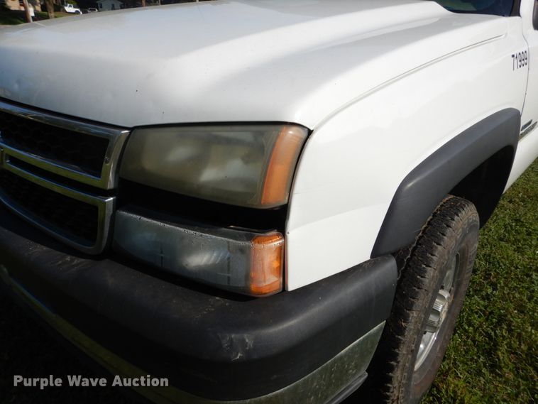image for item DH2066 2007 Chevrolet Silverado 2500HD Ext. Cab pickup truck