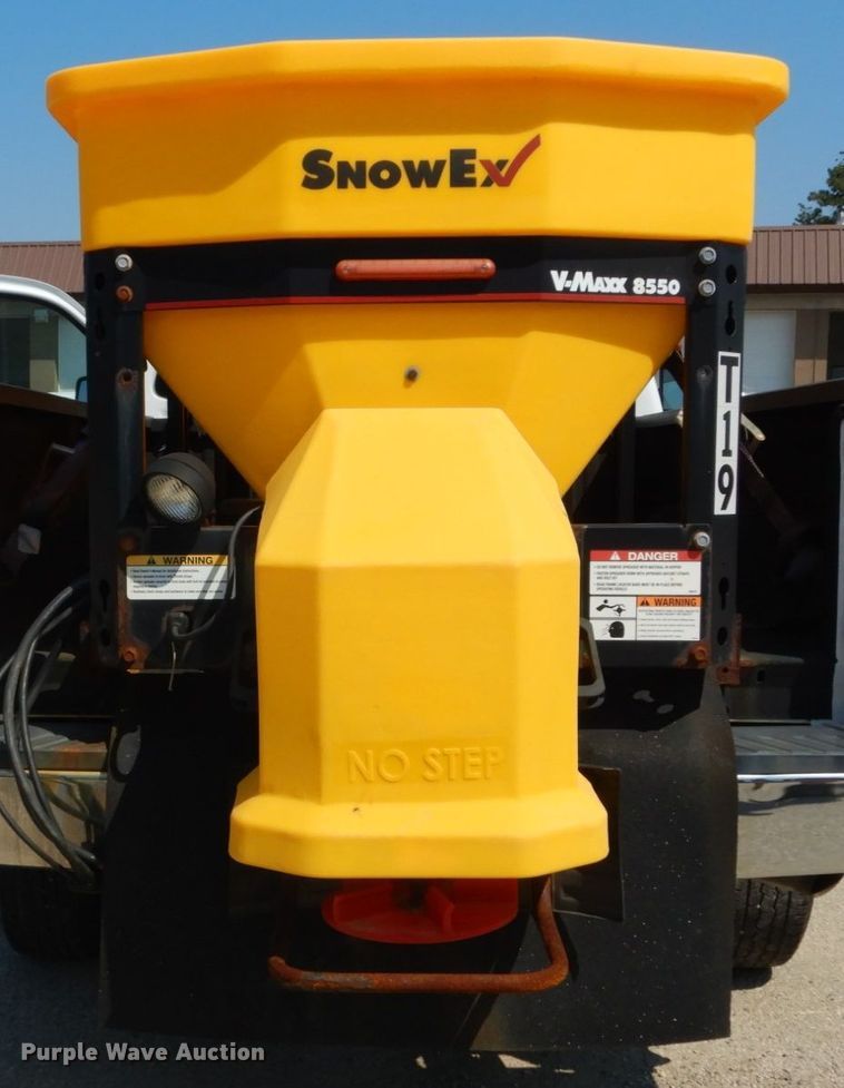 image for item DH2082 Snow Ex V-Maxx SP-8550 spreader