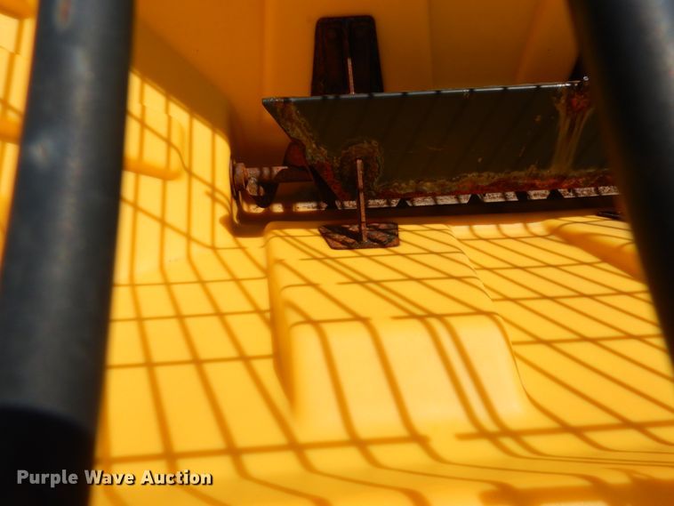 image for item DH2082 Snow Ex V-Maxx SP-8550 spreader