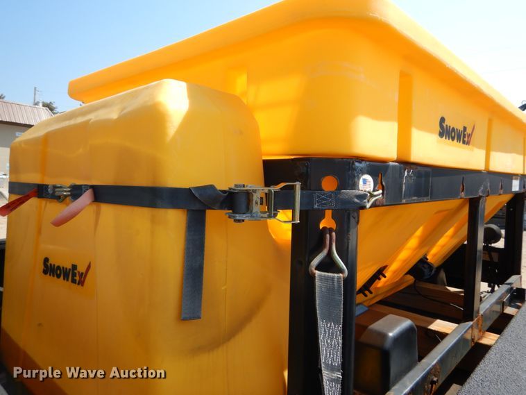 image for item DH2083 Snow Ex V-Maxx SP-8550 spreader