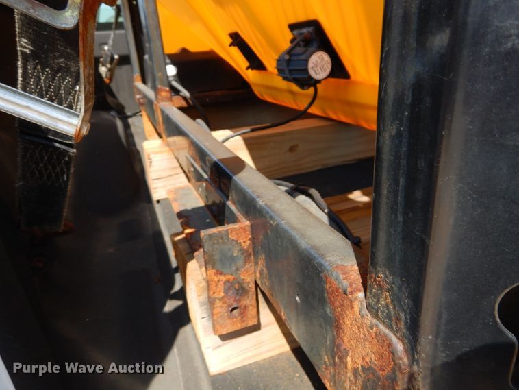 image for item DH2083 Snow Ex V-Maxx SP-8550 spreader