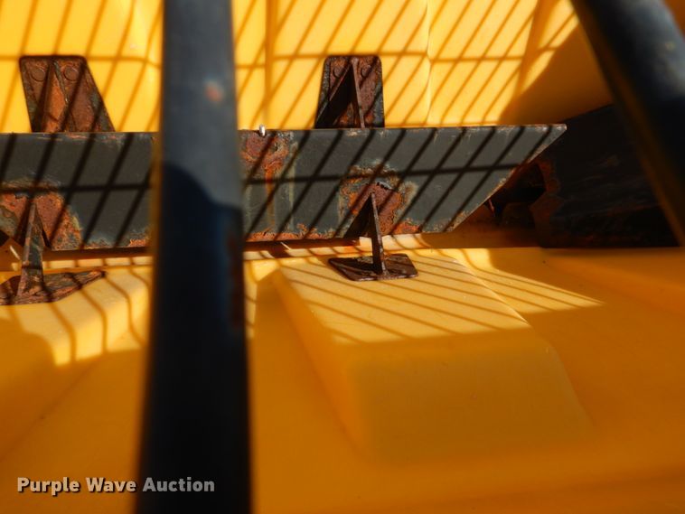 image for item DH2083 Snow Ex V-Maxx SP-8550 spreader