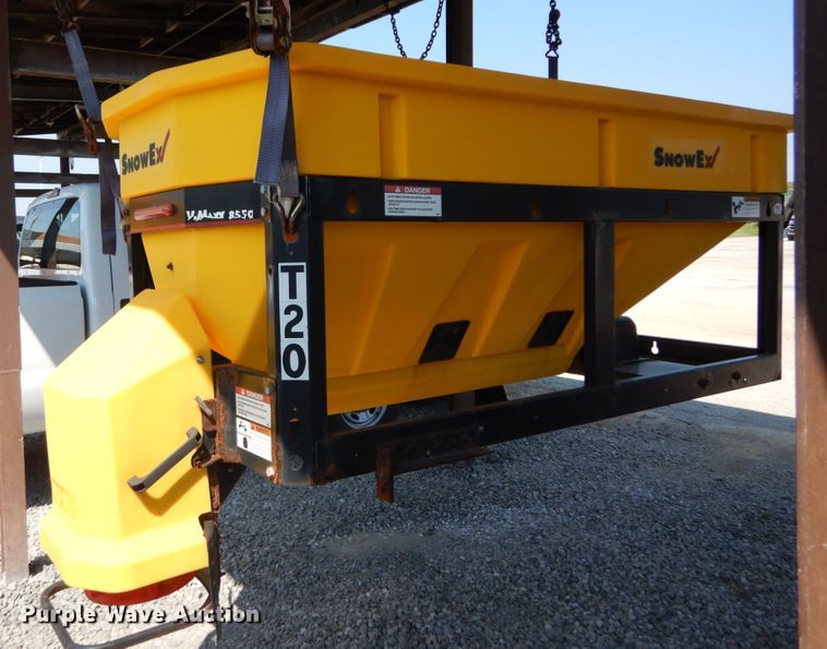 image for item DH2084 Snow Ex V-Maxx SP-8550 spreader