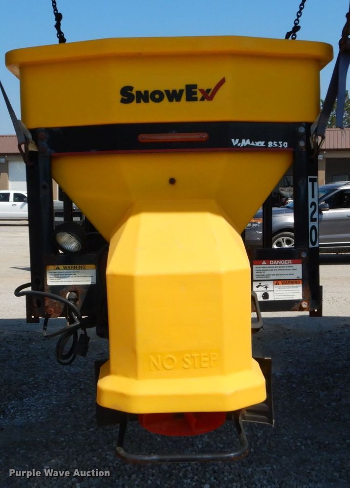 image for item DH2084 Snow Ex V-Maxx SP-8550 spreader
