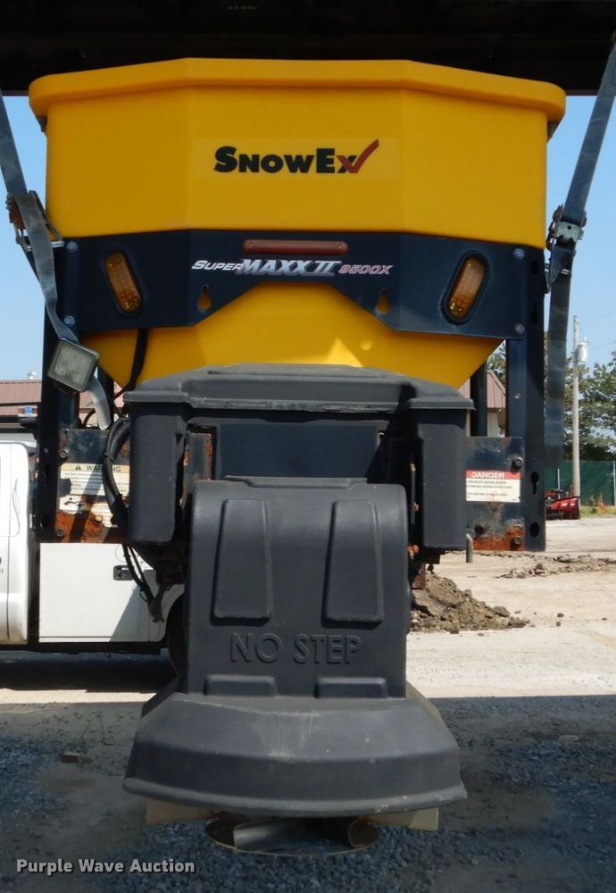 image for item DH2086 Snow Ex Super Max II SP-9500X stainless steel spreader