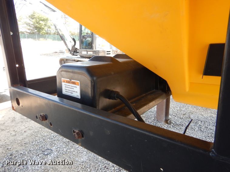 image for item DH2086 Snow Ex Super Max II SP-9500X stainless steel spreader