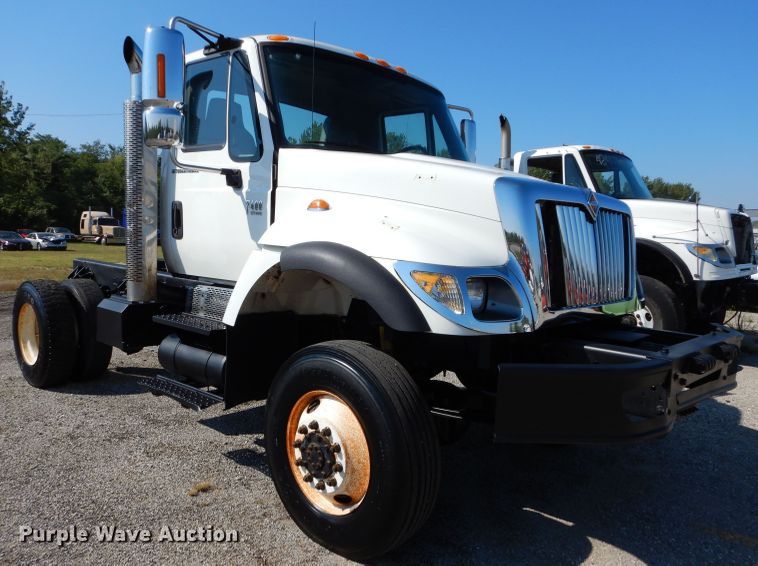 image for item DH2572 2005 International 7400 truck cab and chassis